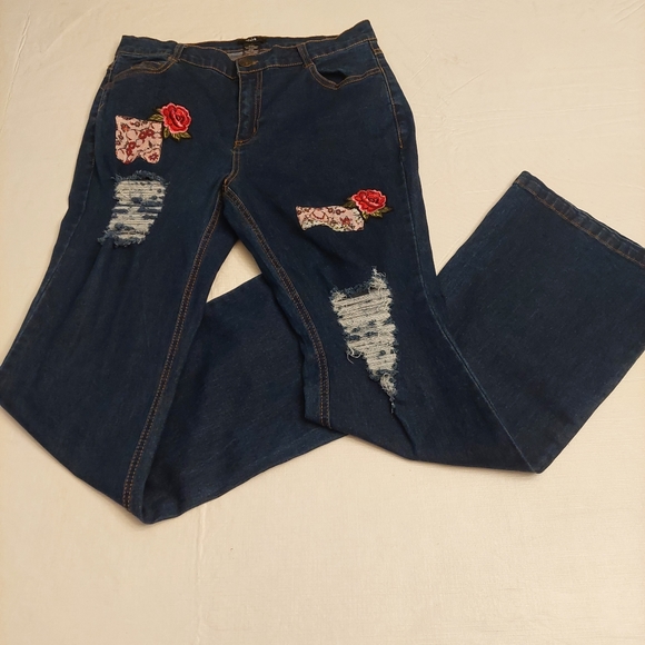 Mark. Haven Distressed Floral Embroidered Patch Dark Wash Denim Flare Jeans Sz 6 - Picture 13 of 14